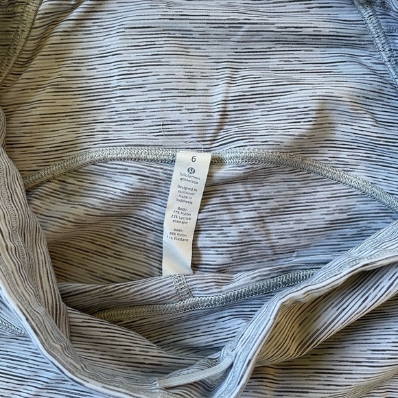 Lululemon capris size 6 - Picture 4 of 4